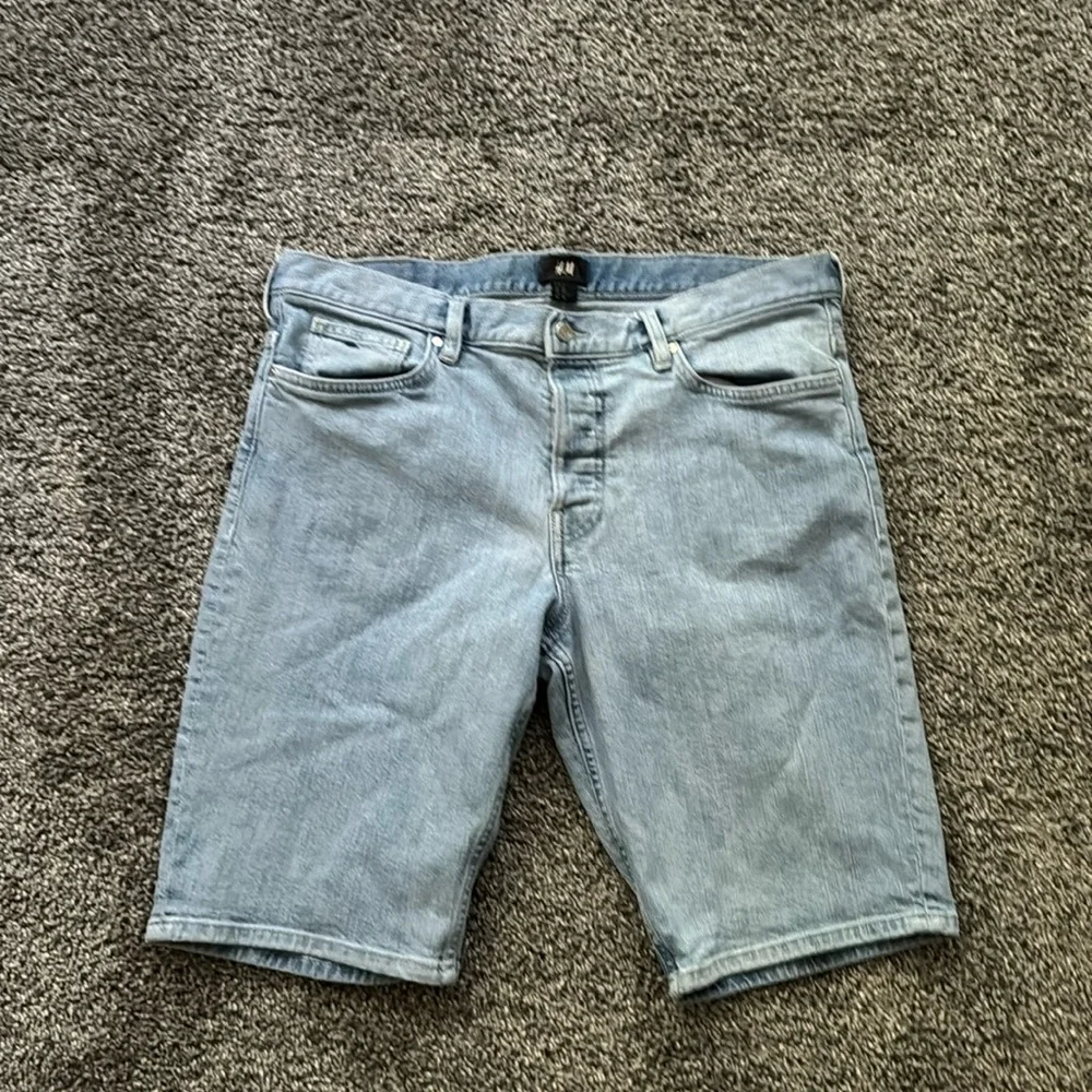 H&M Denim Shorts - Picture 1 of 5